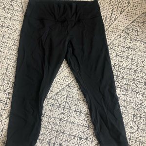 Lululemon Wunder Under leggings.
